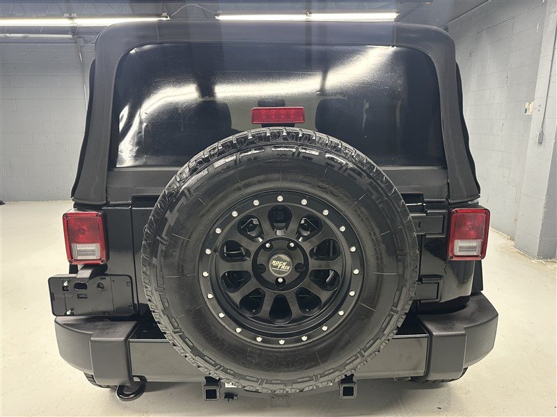 Used 2018 Jeep Wrangler Sahara w/ Connectivity Group AWD/4WD image 6
