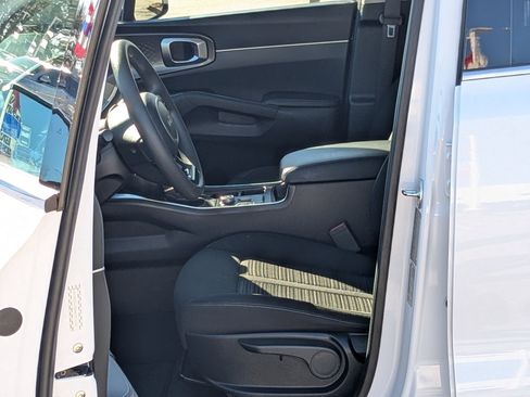 Certified 2025 Kia Sorento LX image 7