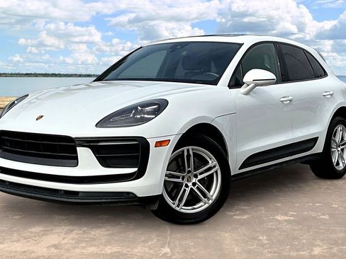 Used 2022 Porsche Macan AWD/4WD image 1