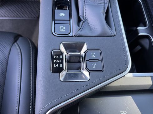 Used 2025 Lexus GX 550 image 19