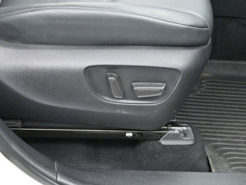 Used 2022 Toyota Highlander XLE AWD/4WD image 35
