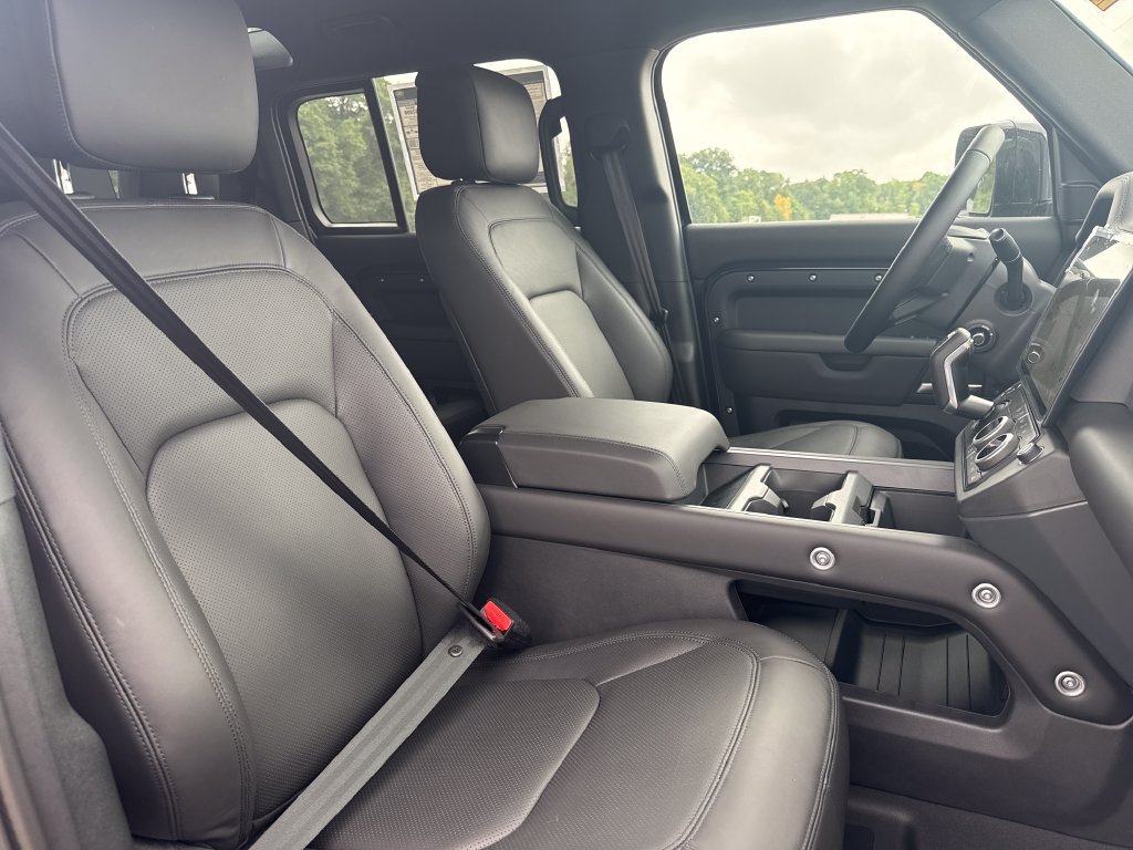 New 2026 Land Rover Defender 110 X-Dynamic SE AWD/4WD image 14