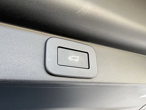 Used 2024 Land Rover Range Rover Long Wheelbase SE image 35