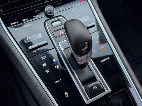 Used 2019 Porsche Panamera RWD image 31