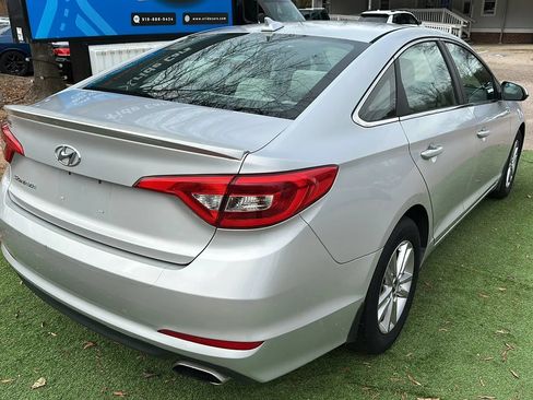 Used 2015 Hyundai Sonata SE w/ Option Group 09 FWD image 7