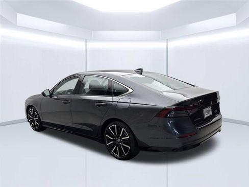 Used 2024 Honda Accord Touring image 3