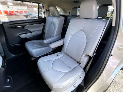 Used 2022 Toyota Highlander XLE image 20