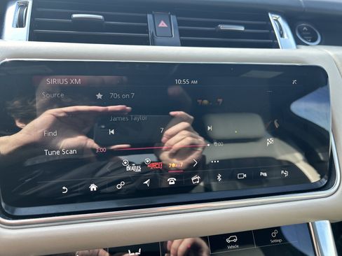 Used 2020 Land Rover Range Rover Sport HST image 23