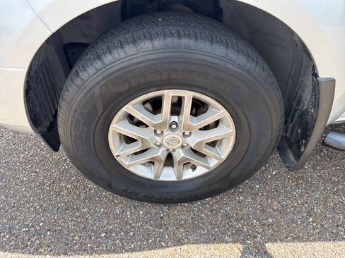 Used 2017 Nissan Frontier SV RWD image 11