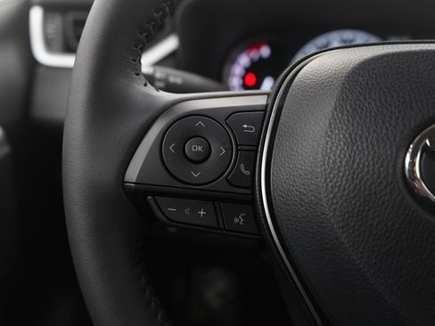 Used 2025 Toyota RAV4 XLE image 25