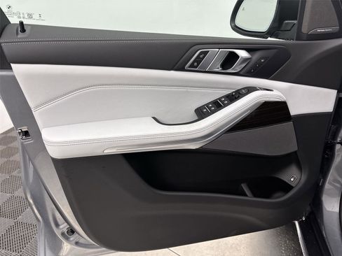 New 2026 BMW X5 xDrive50e image 26