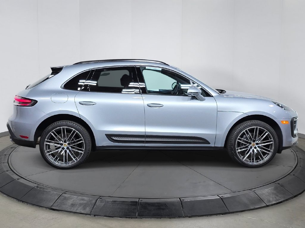 Certified 2026 Porsche Macan AWD/4WD image 8