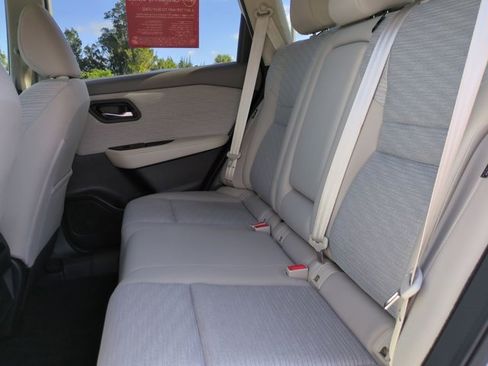 Used 2023 Nissan Rogue SV image 15