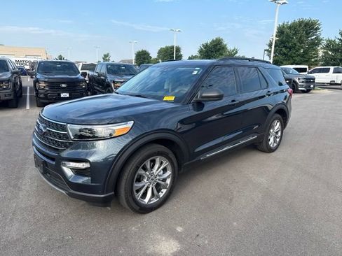 Used 2023 Ford Explorer XLT w/ Equipment Group 202A AWD/4WD image 3
