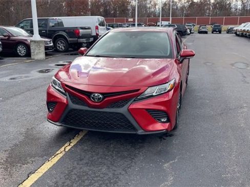 Used 2020 Toyota Camry SE image 3