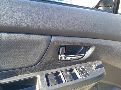 Used 2013 Subaru Crosstrek 2.0i Limited image 10