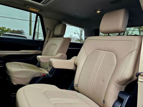 Used 2022 Ford Expedition Limited image 24