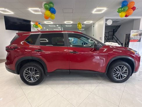 Used 2024 Nissan Rogue S AWD/4WD image 5