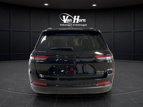 Used 2023 Jeep Grand Cherokee Limited w/ Black Appearance Package AWD/4WD image 6