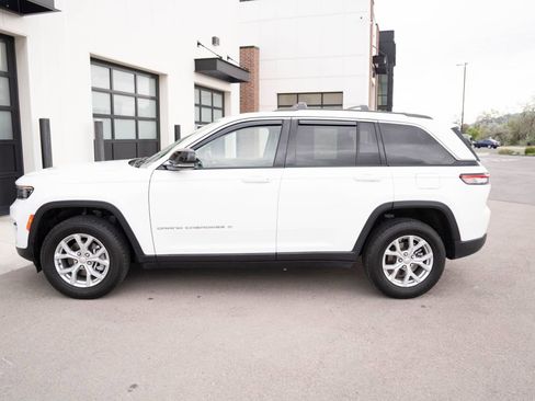 Used 2023 Jeep Grand Cherokee Limited AWD/4WD image 4