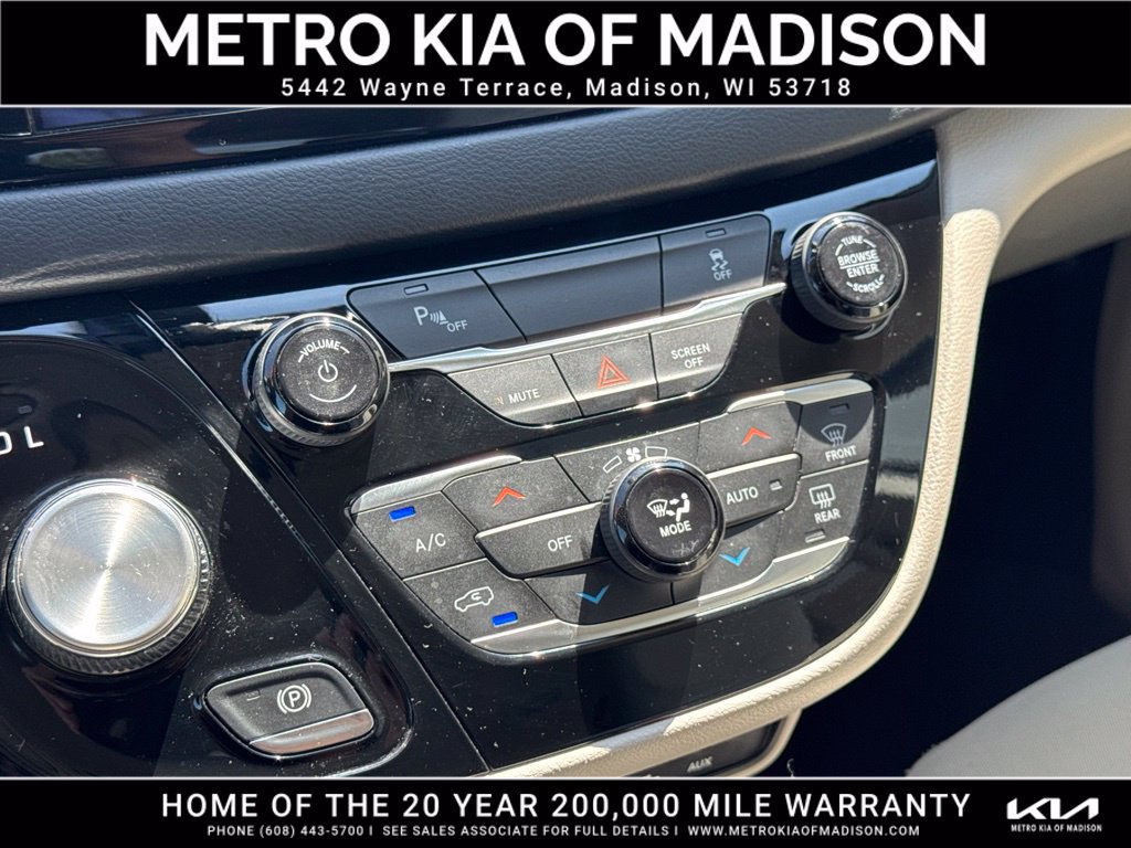 Used 2018 Chrysler Pacifica Touring Plus FWD image 25