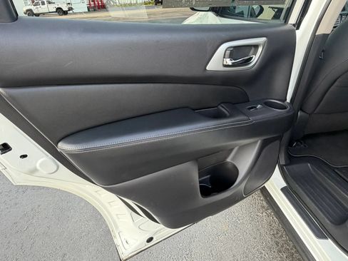 Used 2018 Nissan Pathfinder 4WD image 22