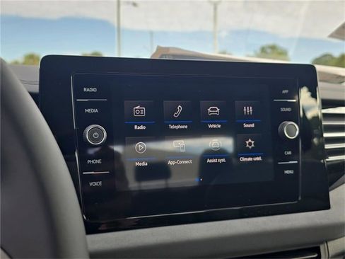 New 2025 Volkswagen Jetta SE image 18