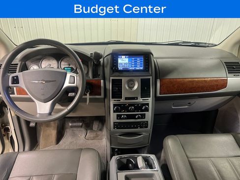 Used 2008 Chrysler Town & Country Touring FWD image 17
