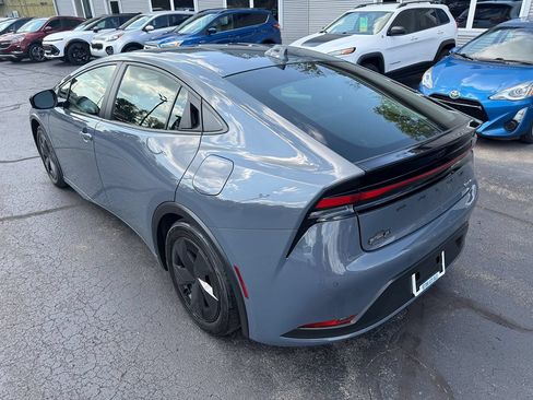 Used 2025 Toyota Prius LE FWD image 3