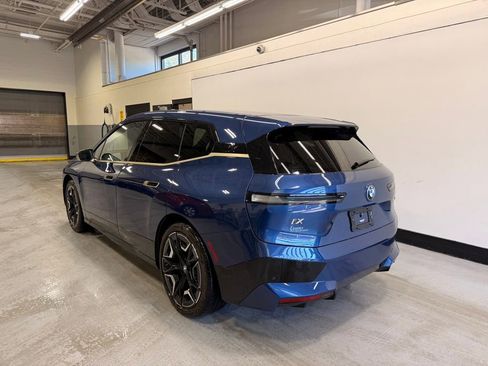 Used 2023 BMW iX xDrive50 w/ Premium Package AWD/4WD image 3