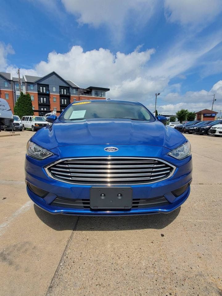 Used 2018 Ford Fusion SE FWD image 2