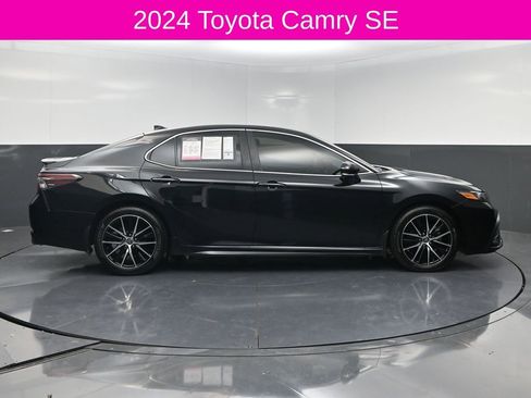 Used 2024 Toyota Camry SE FWD image 4