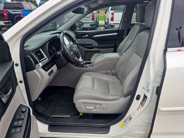 Used 2017 Toyota Highlander XLE AWD/4WD image 9