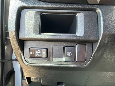 Used 2019 Toyota Tacoma SR5 AWD/4WD image 11