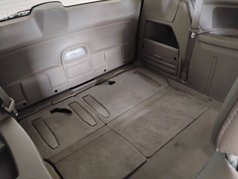 Used 2016 Chrysler Town & Country Touring image 15