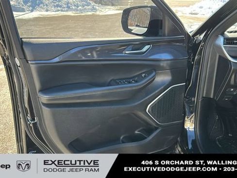 Used 2023 Jeep Grand Cherokee Altitude AWD/4WD image 8