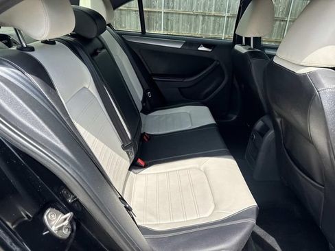Used 2016 Volkswagen Jetta Sport FWD image 9