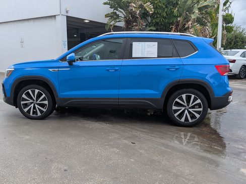 Certified 2024 Volkswagen Taos SE FWD image 6