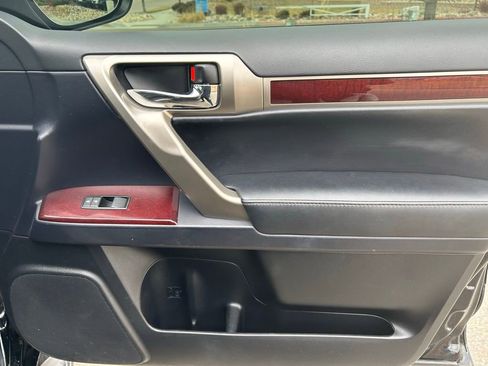 Used 2019 Lexus GX 460 image 30