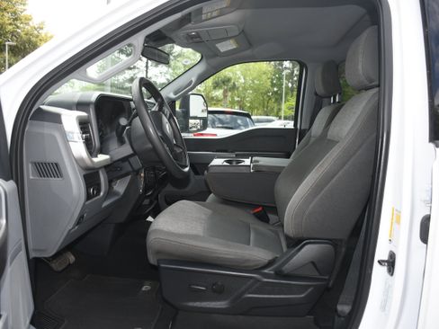 Used 2025 Ford F250 XLT image 7