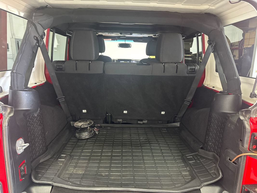 Used 2015 Jeep Wrangler Unlimited Sahara AWD/4WD image 18