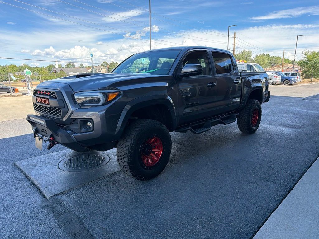 Used 2017 Toyota Tacoma TRD Sport w/ Tow Package (A/T) AWD/4WD image 3