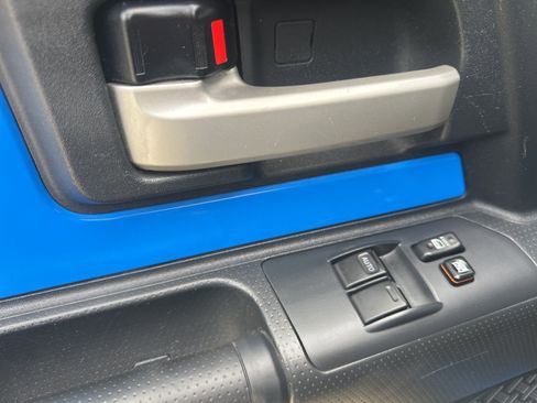 Used 2007 Toyota FJ Cruiser Base image 11