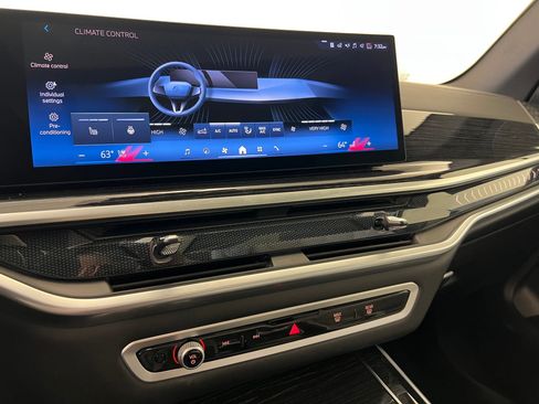 Used 2024 BMW X5 xDrive40i w/ M Sport Package image 28