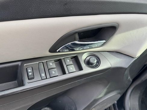 Used 2015 Chevrolet Cruze LS image 15