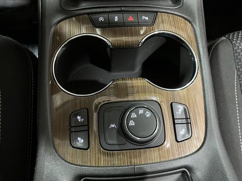 Certified 2023 GMC Acadia SLE w/ Driver Convenience Package image 36