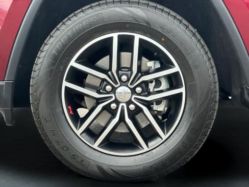Used 2018 Jeep Grand Cherokee Trailhawk AWD/4WD image 32