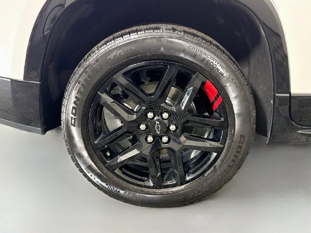 Used 2023 Chevrolet Traverse Premier w/ Redline Edition FWD image 32