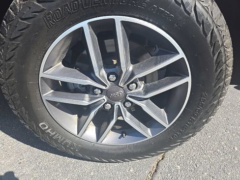 Used 2019 Jeep Grand Cherokee Limited w/ Luxury Group II AWD/4WD image 39
