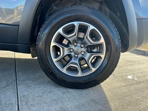 Used 2020 Jeep Cherokee Trailhawk w/ Cold Weather Group image 31